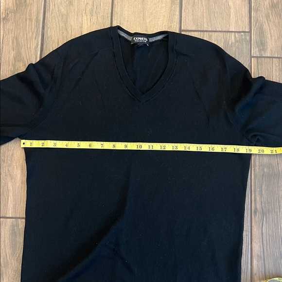 Express Men's Black Merino Wool Blend V-Neck Sweater - Picture 6 of 6
